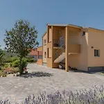 Miranda Np Krka Vendégház 4*