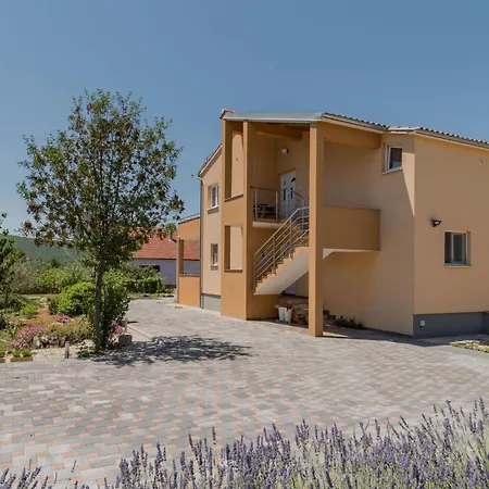 Miranda Np Krka Vendégház 4*