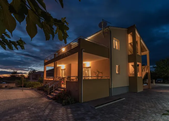 Miranda Np Krka Guest house