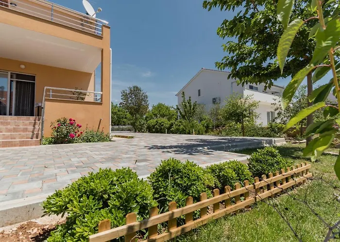 Guest house Miranda Np Krka 4*